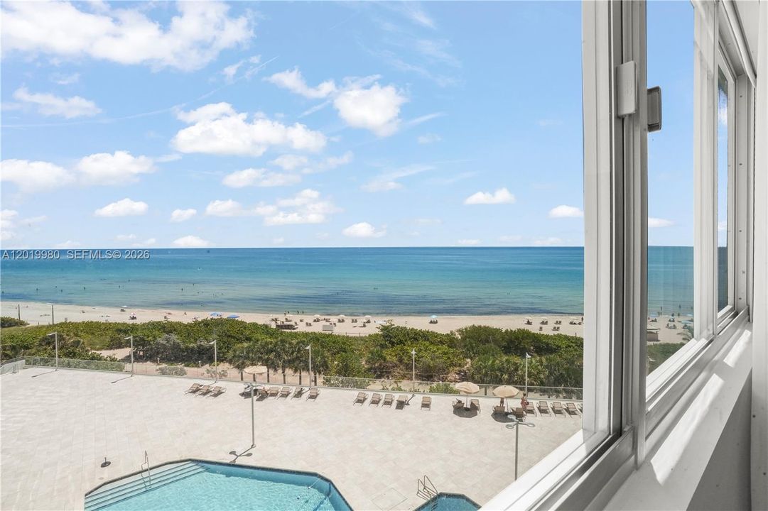 For Sale: $479,000 (1 beds, 2 baths, 1010 Square Feet)