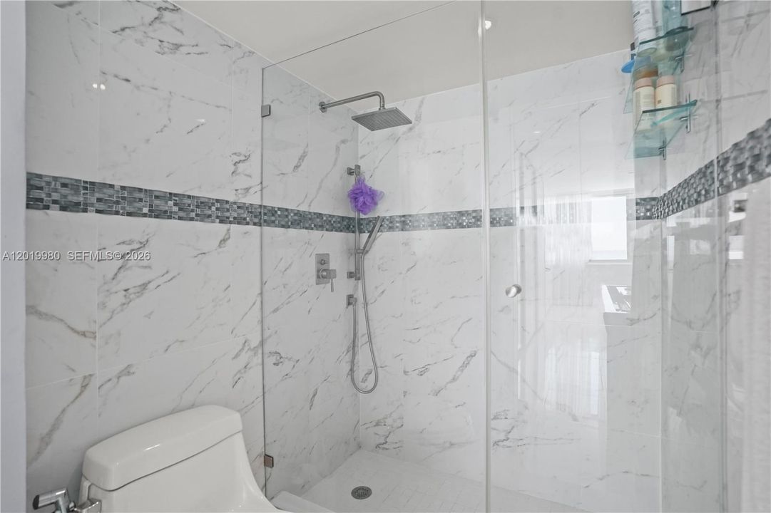 For Sale: $479,000 (1 beds, 2 baths, 1010 Square Feet)