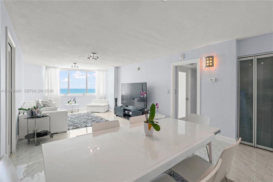 For Sale: $479,000 (1 beds, 2 baths, 1010 Square Feet)