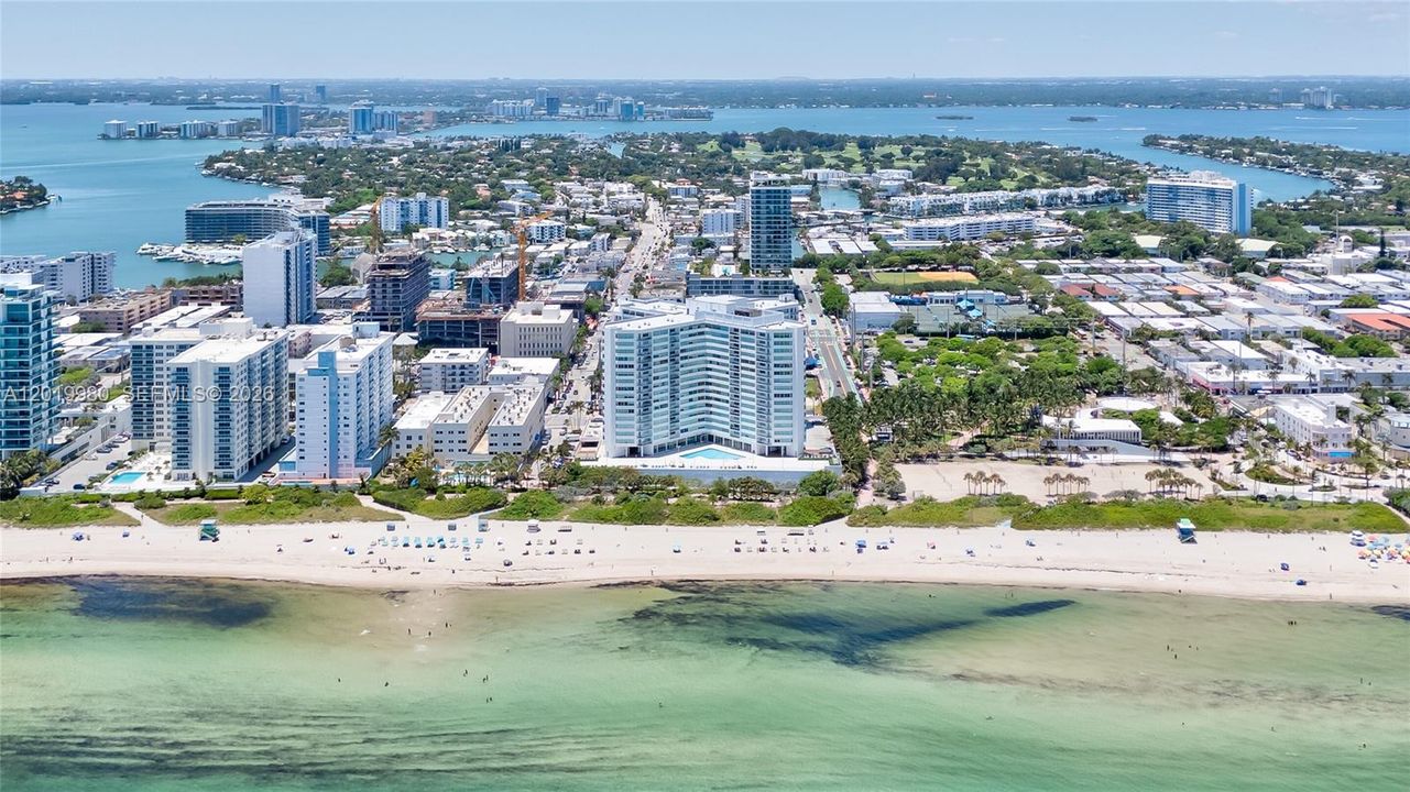 For Sale: $479,000 (1 beds, 2 baths, 1010 Square Feet)