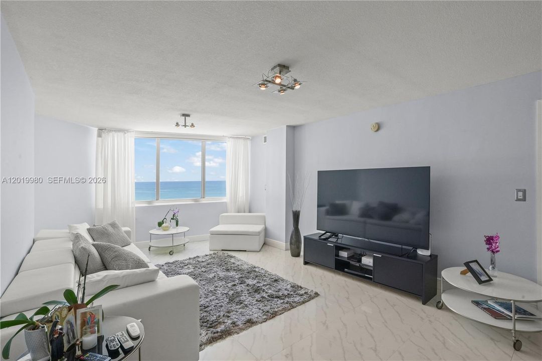 For Sale: $479,000 (1 beds, 2 baths, 1010 Square Feet)
