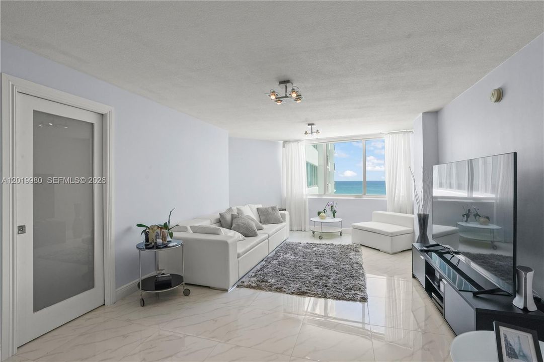 For Sale: $479,000 (1 beds, 2 baths, 1010 Square Feet)