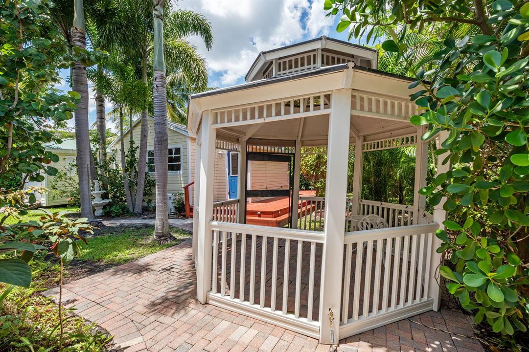 42-web-or-mls-A7406398