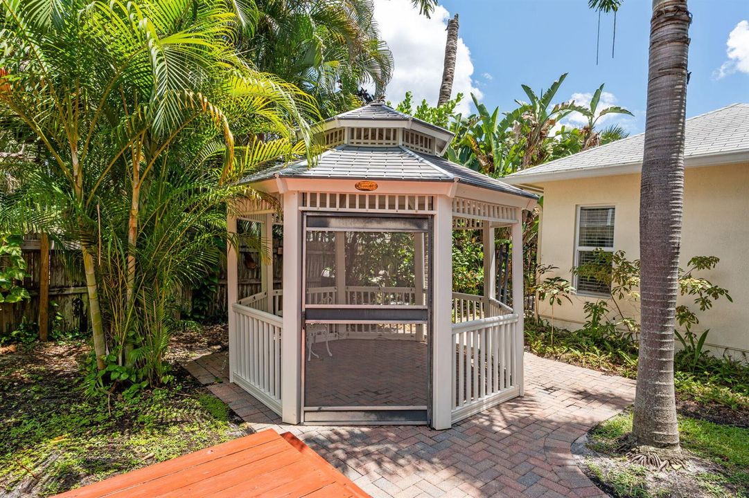 43-web-or-mls-A7406403