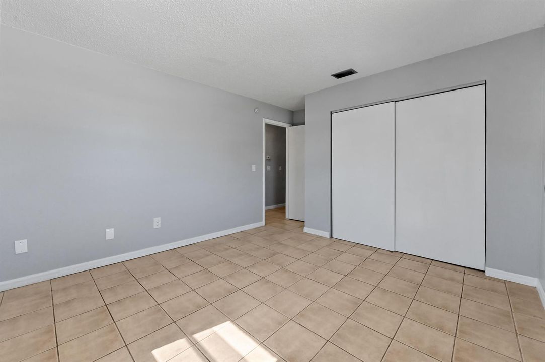 14 Bedroom 02