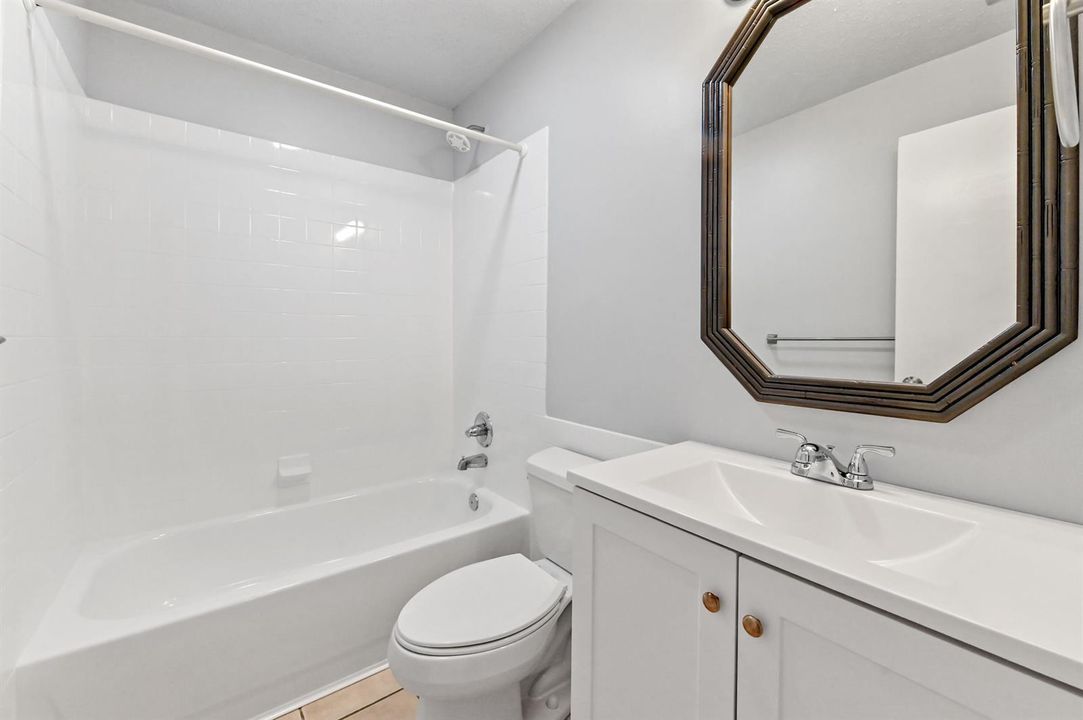 17 Bathroom 01