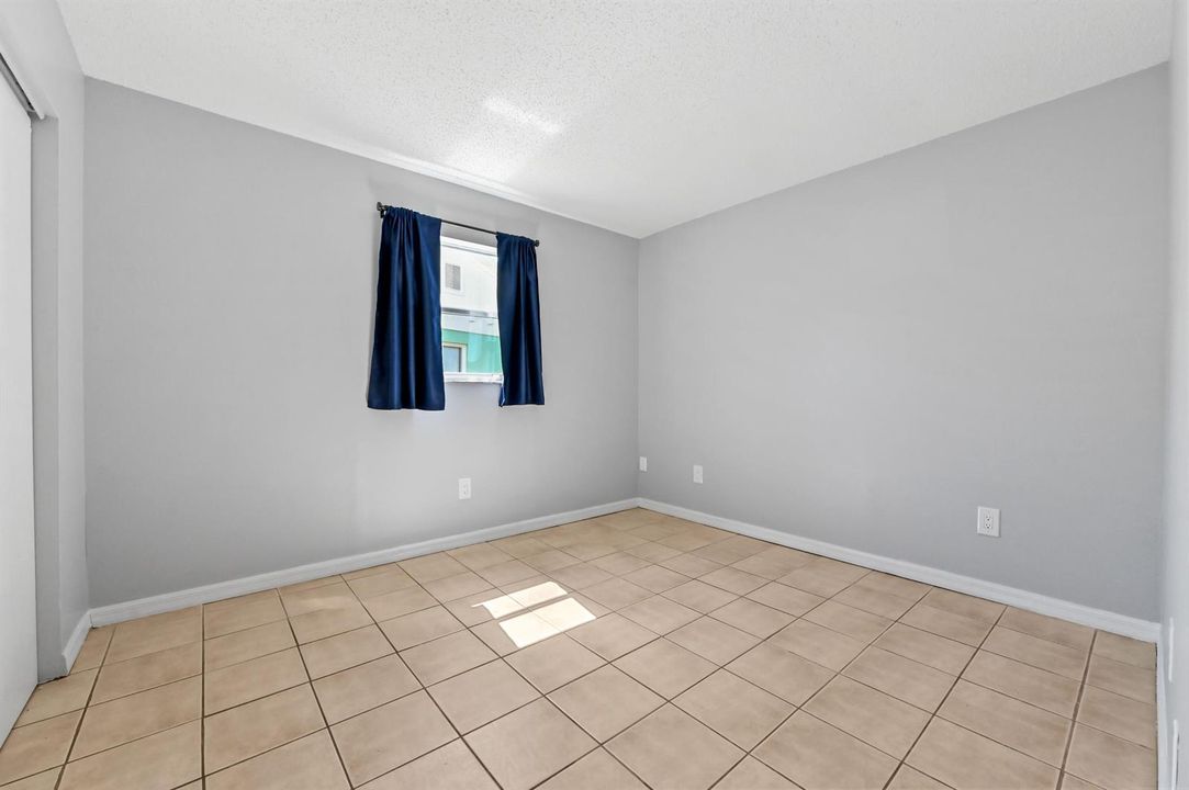 15 Bedroom 03