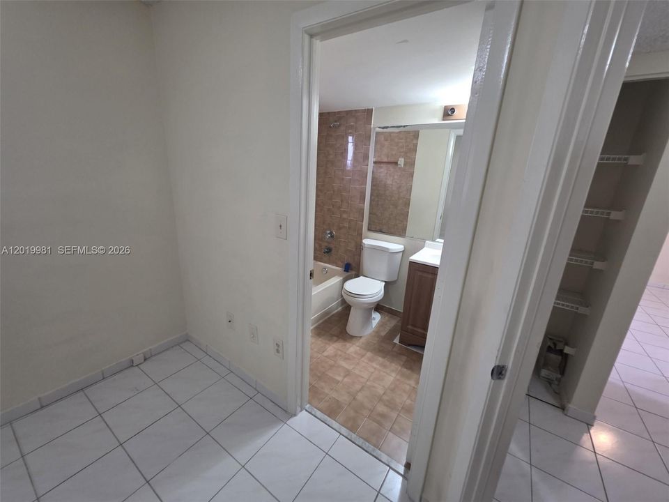 Second bedroom with onsuite, that also opens to hallway