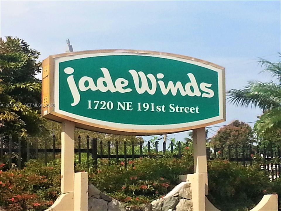 For Sale: $135,000 (1 beds, 1 baths, 1036 Square Feet)