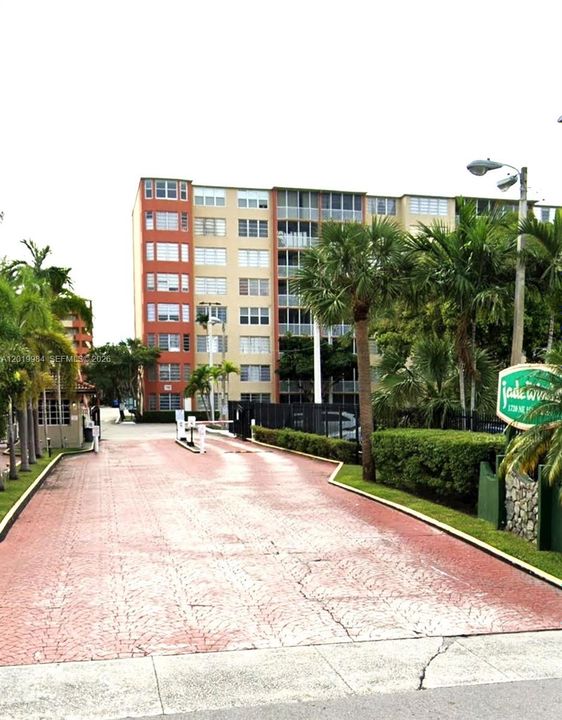 Complex Gate Entrance