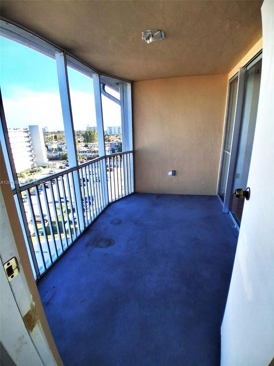 For Sale: $135,000 (1 beds, 1 baths, 1036 Square Feet)