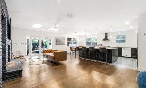 For Rent: $6,800 (4 beds, 3 baths, 2108 Square Feet)