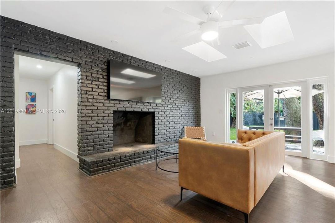 For Rent: $6,800 (4 beds, 3 baths, 2108 Square Feet)