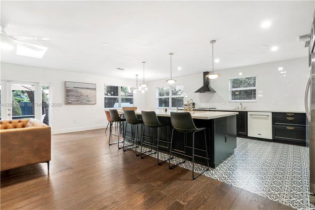 For Rent: $6,800 (4 beds, 3 baths, 2108 Square Feet)