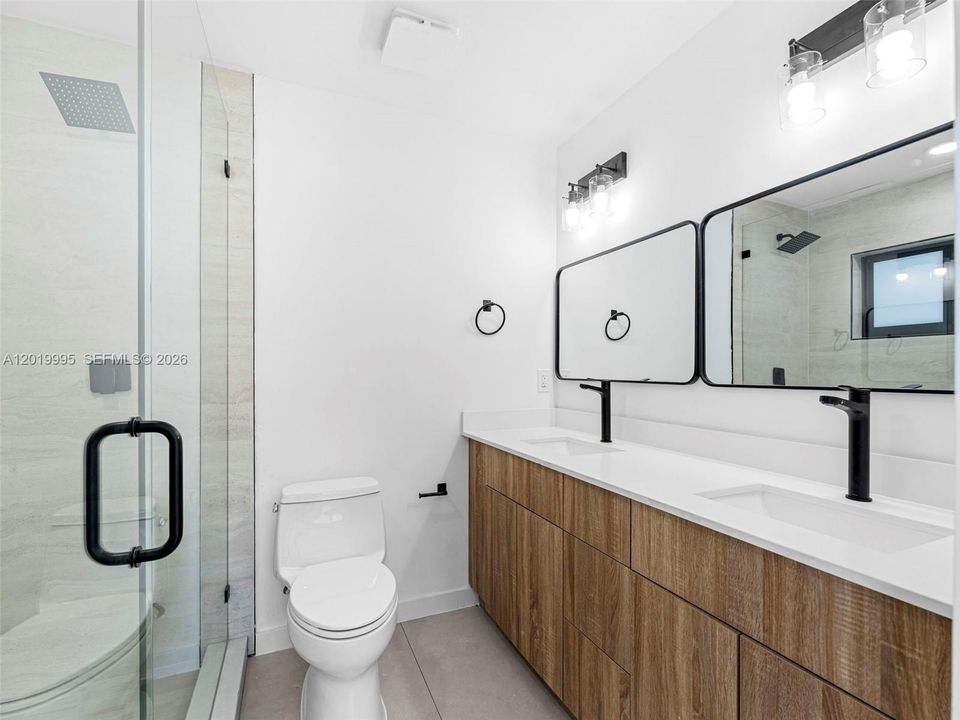 En Venta: $825,000 (4 camas, 2 baños, 1703 Pies cuadrados)