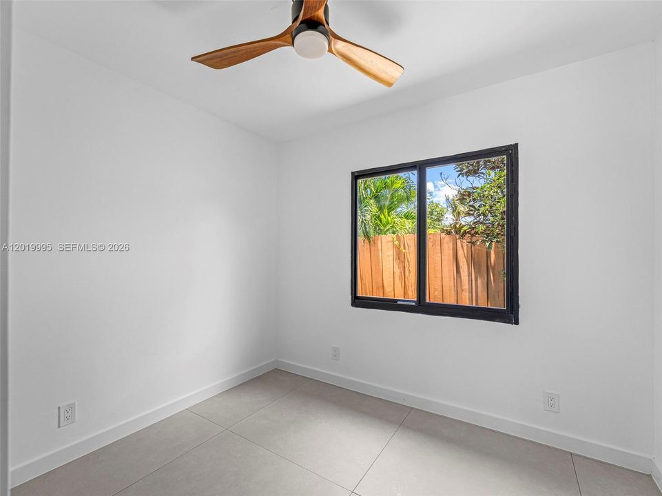En Venta: $825,000 (4 camas, 2 baños, 1703 Pies cuadrados)