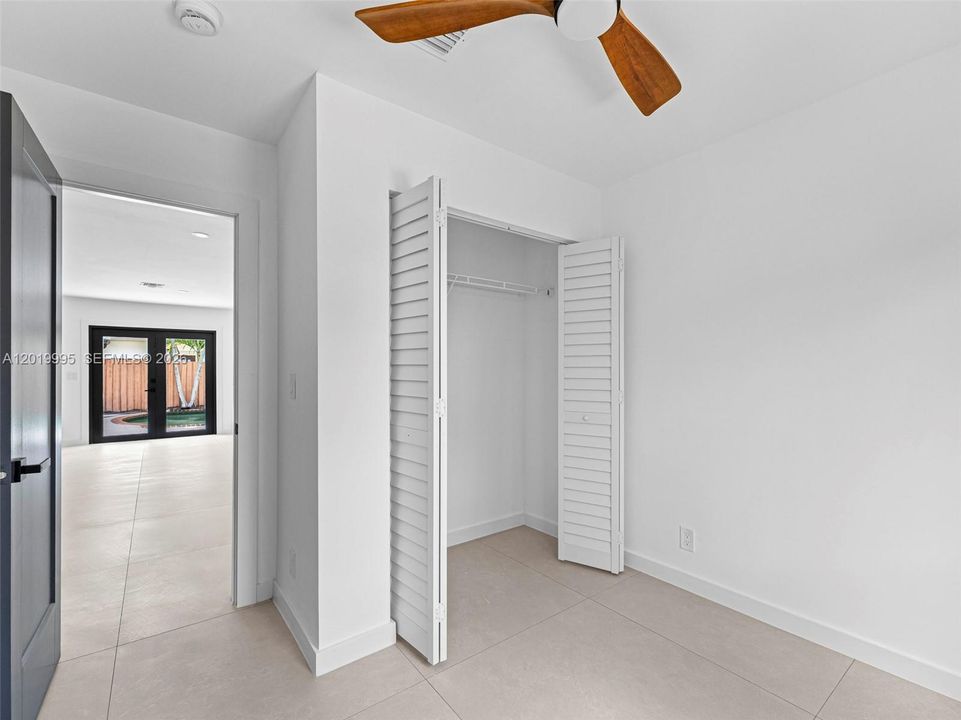 En Venta: $825,000 (4 camas, 2 baños, 1703 Pies cuadrados)