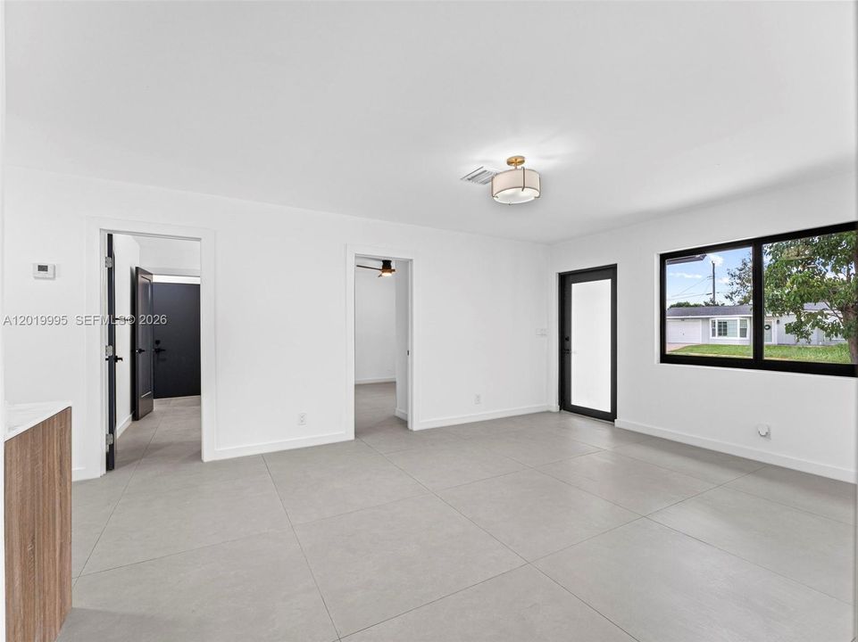 En Venta: $825,000 (4 camas, 2 baños, 1703 Pies cuadrados)
