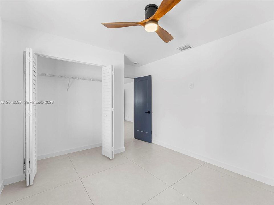 En Venta: $825,000 (4 camas, 2 baños, 1703 Pies cuadrados)