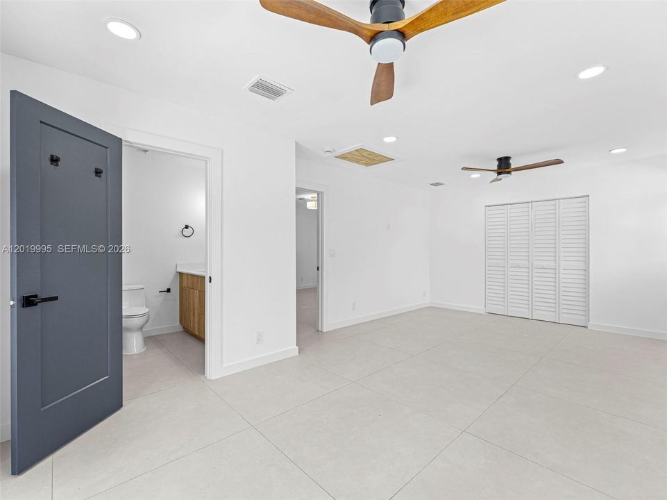 En Venta: $825,000 (4 camas, 2 baños, 1703 Pies cuadrados)