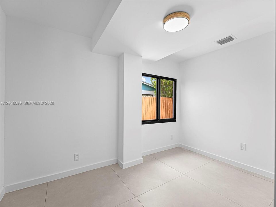 En Venta: $825,000 (4 camas, 2 baños, 1703 Pies cuadrados)