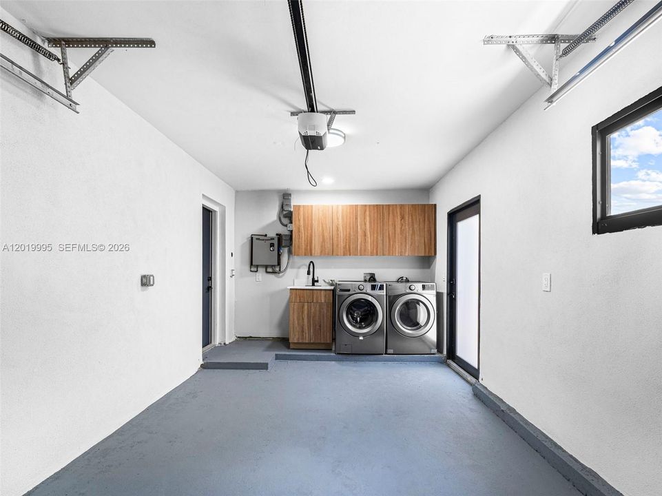 En Venta: $825,000 (4 camas, 2 baños, 1703 Pies cuadrados)