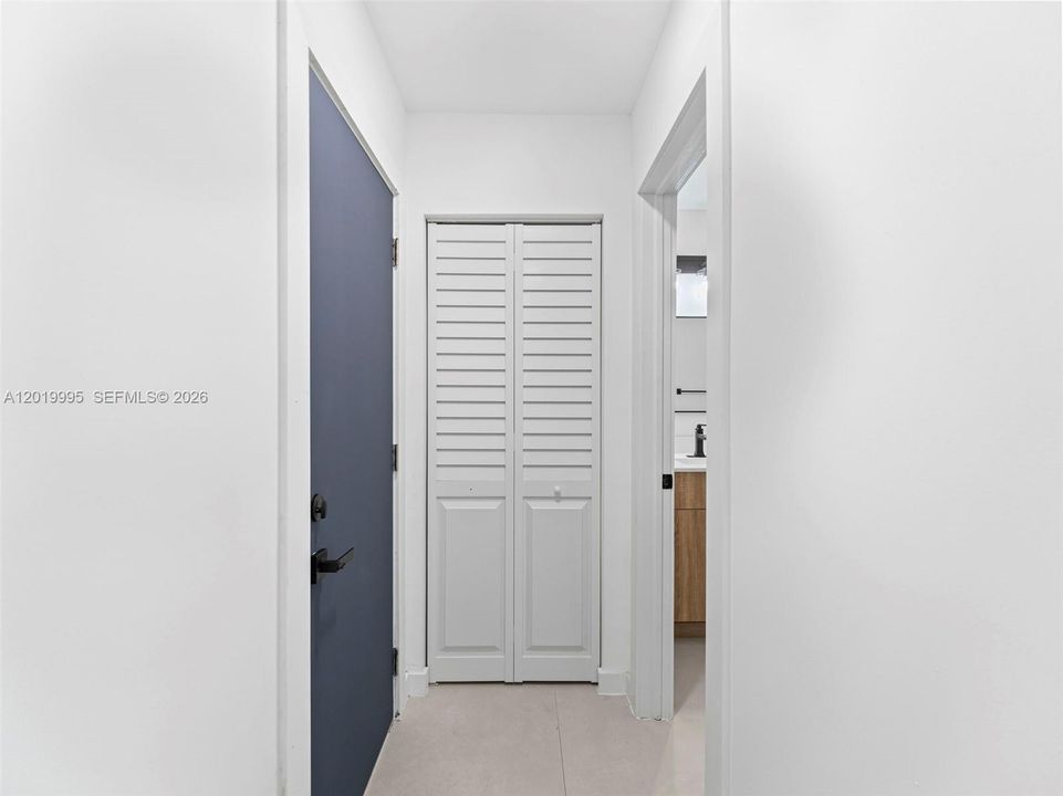 En Venta: $825,000 (4 camas, 2 baños, 1703 Pies cuadrados)