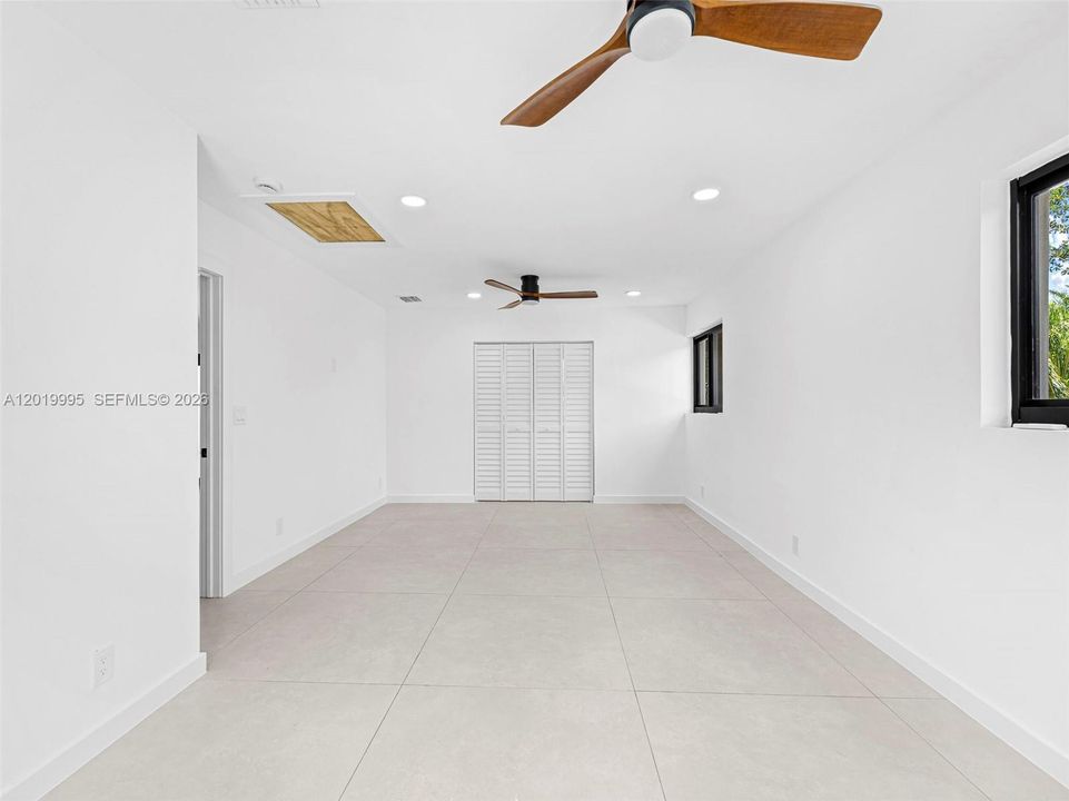 En Venta: $825,000 (4 camas, 2 baños, 1703 Pies cuadrados)
