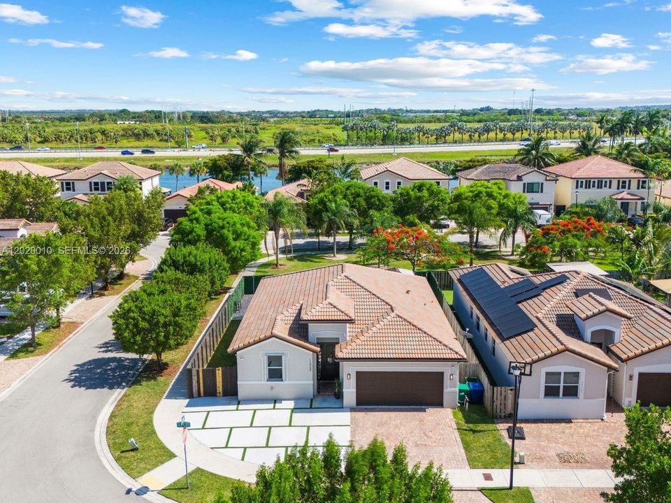 На продажу: $570,000 (3 спален, 2 ванн, 1684 Квадратных фут)