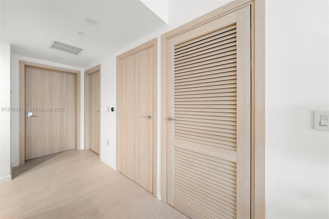 En Venta: $879,000 (1 camas, 1 baños, 870 Pies cuadrados)