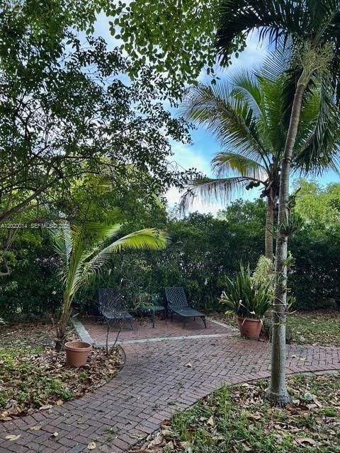 Active With Contract: $3,100 (2 beds, 2 baths, 1225 Square Feet)