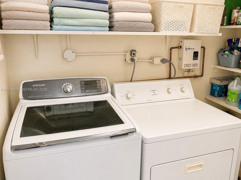 Active With Contract: $3,100 (2 beds, 2 baths, 1225 Square Feet)