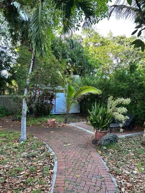 Active With Contract: $3,100 (2 beds, 2 baths, 1225 Square Feet)