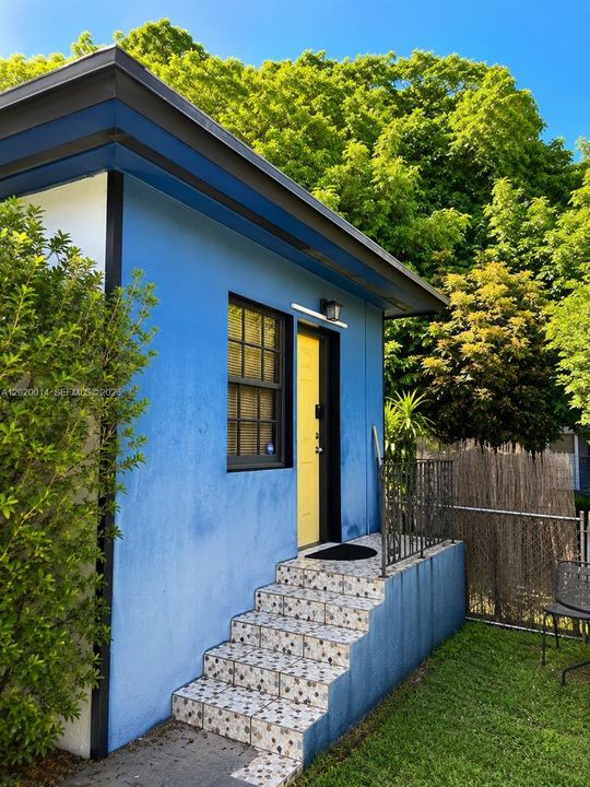 Active With Contract: $3,100 (2 beds, 2 baths, 1225 Square Feet)