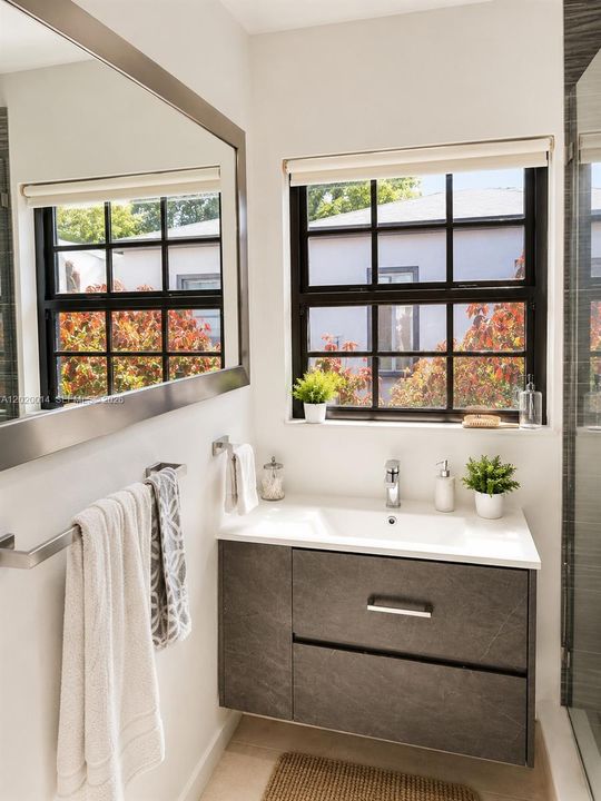 Active With Contract: $3,100 (2 beds, 2 baths, 1225 Square Feet)