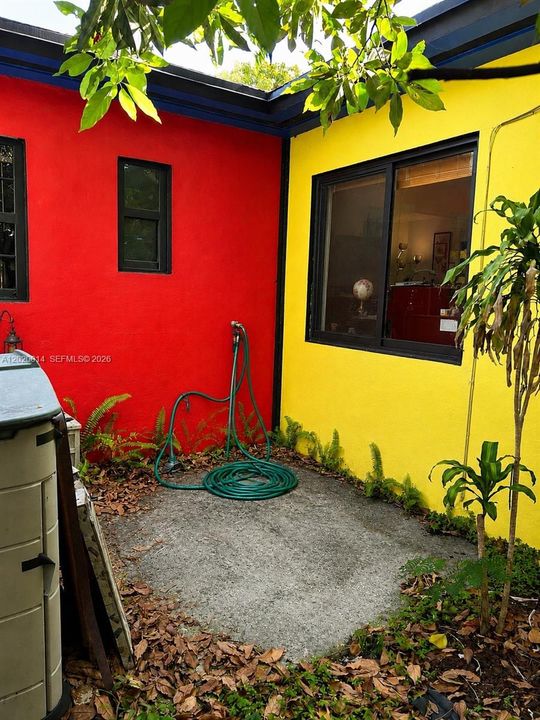 Active With Contract: $3,100 (2 beds, 2 baths, 1225 Square Feet)
