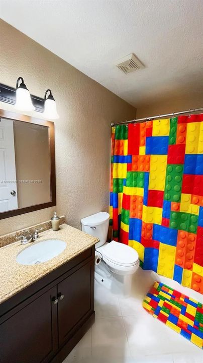 For Rent: $1,990 (3 beds, 1 baths, 1077 Square Feet)