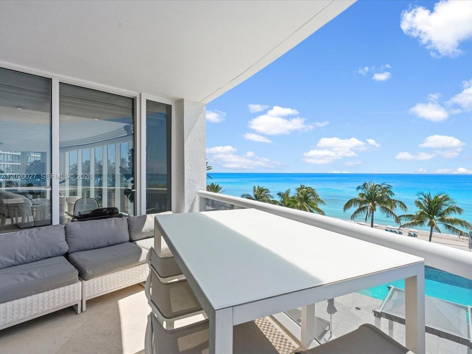 В аренду: $19,900 (4 спален, 4 ванн, 3945 Квадратных фут)