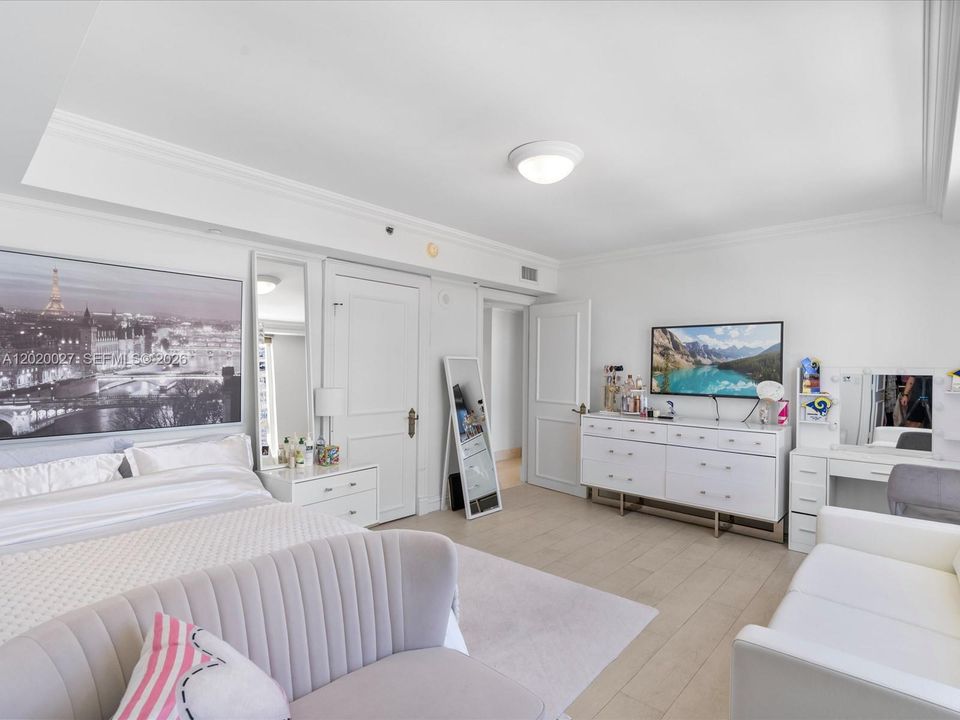 В аренду: $19,900 (4 спален, 4 ванн, 3945 Квадратных фут)