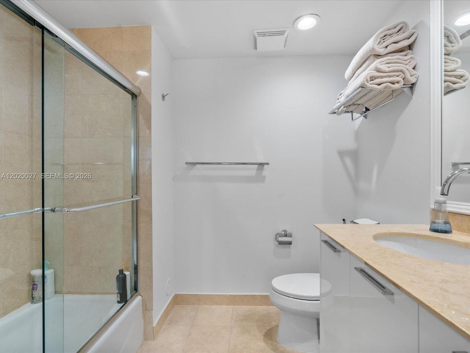 В аренду: $19,900 (4 спален, 4 ванн, 3945 Квадратных фут)