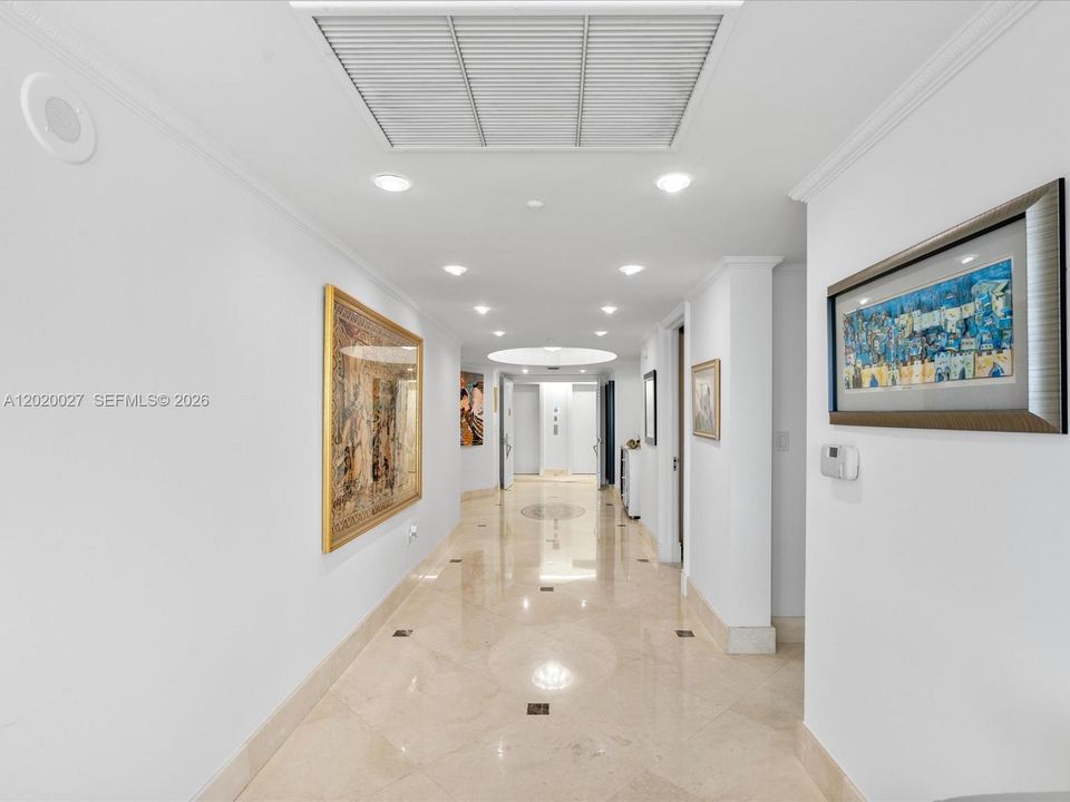В аренду: $19,900 (4 спален, 4 ванн, 3945 Квадратных фут)