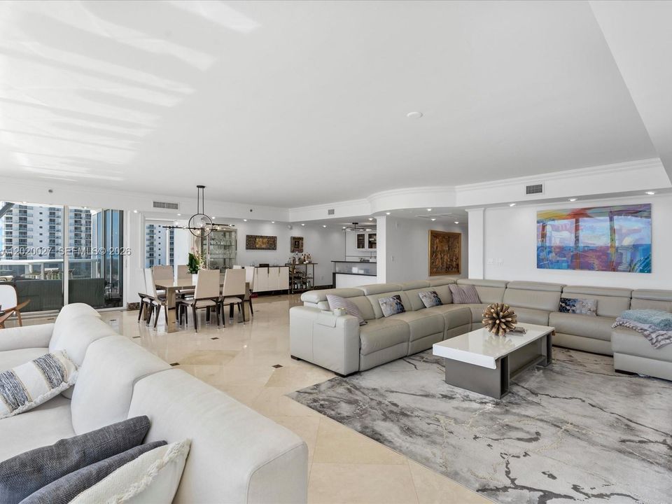 В аренду: $19,900 (4 спален, 4 ванн, 3945 Квадратных фут)
