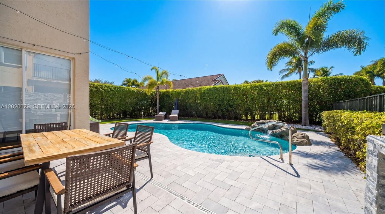 For Sale: $1,270,000 (6 beds, 4 baths, 3349 Square Feet)