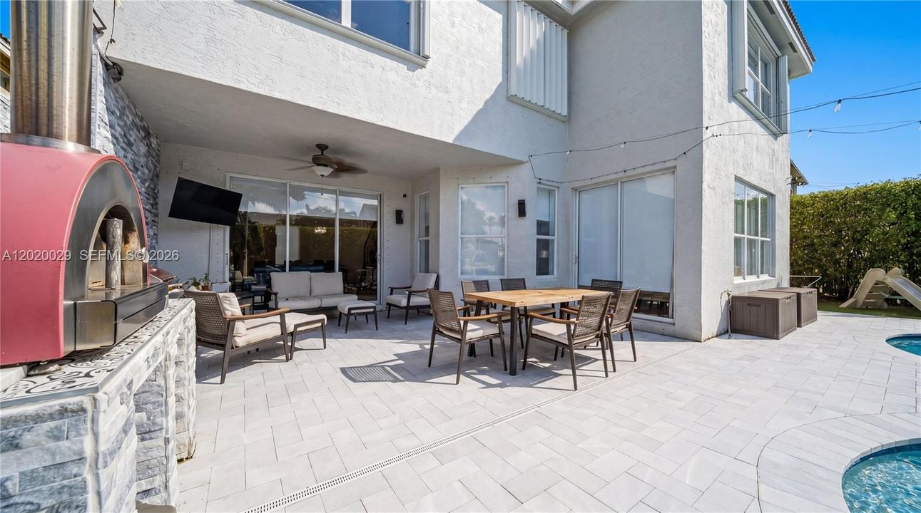 For Sale: $1,270,000 (6 beds, 4 baths, 3349 Square Feet)