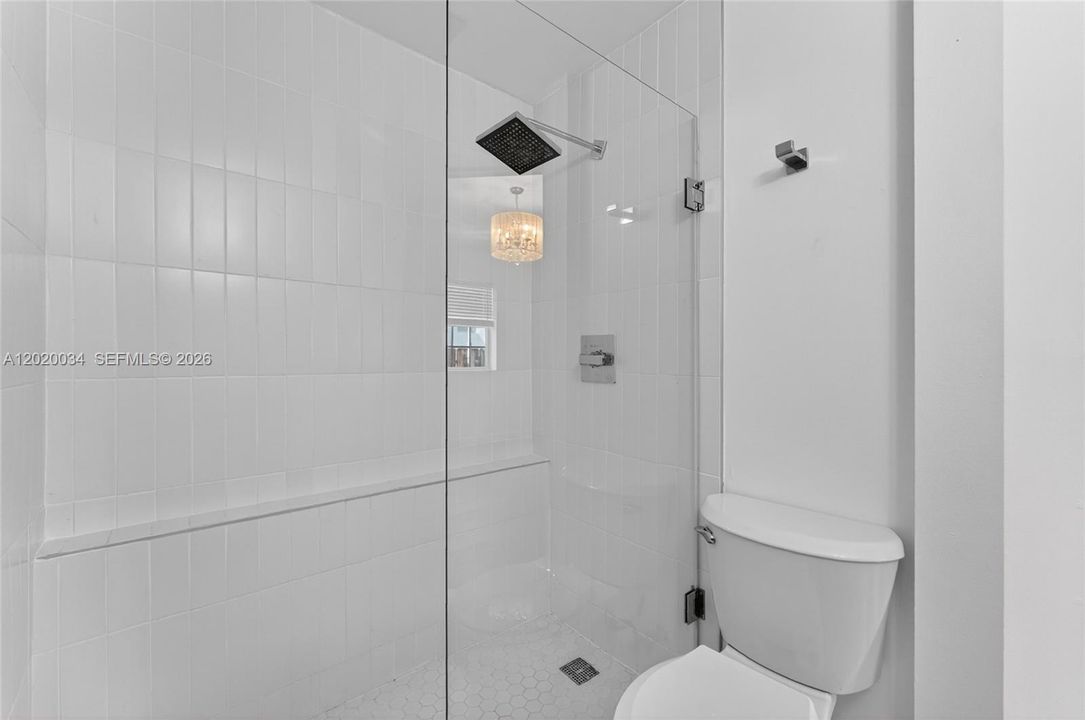 Active With Contract: $2,200 (1 beds, 1 baths, 520 Square Feet)