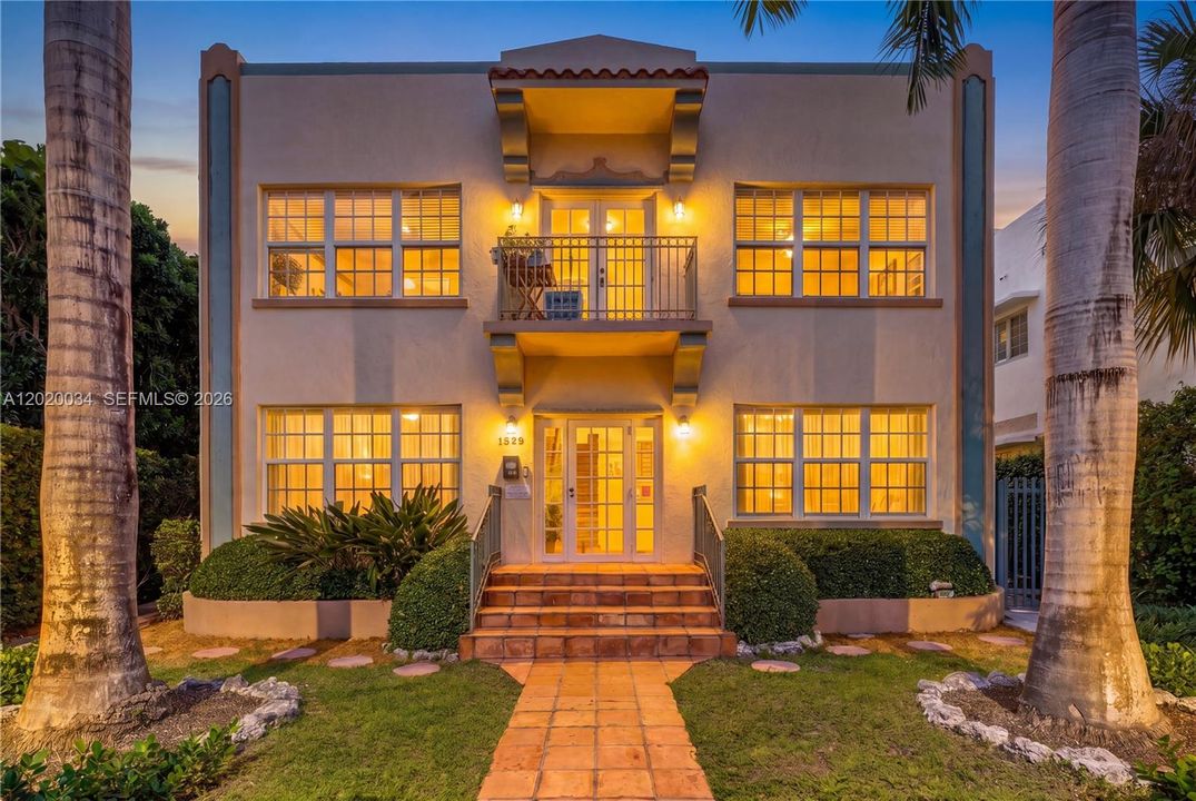 Active With Contract: $2,200 (1 beds, 1 baths, 520 Square Feet)