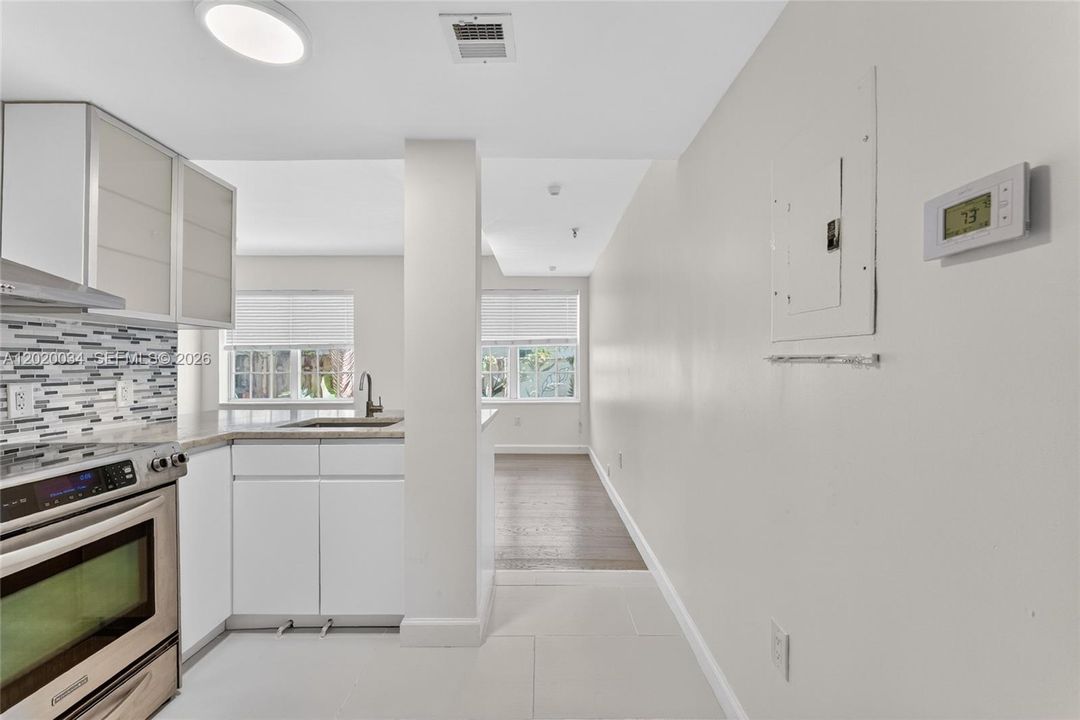 Active With Contract: $2,200 (1 beds, 1 baths, 520 Square Feet)