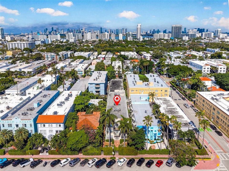 Active With Contract: $2,200 (1 beds, 1 baths, 520 Square Feet)