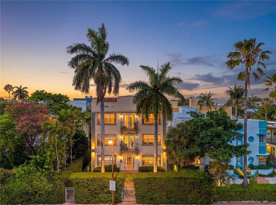 Active With Contract: $2,200 (1 beds, 1 baths, 520 Square Feet)