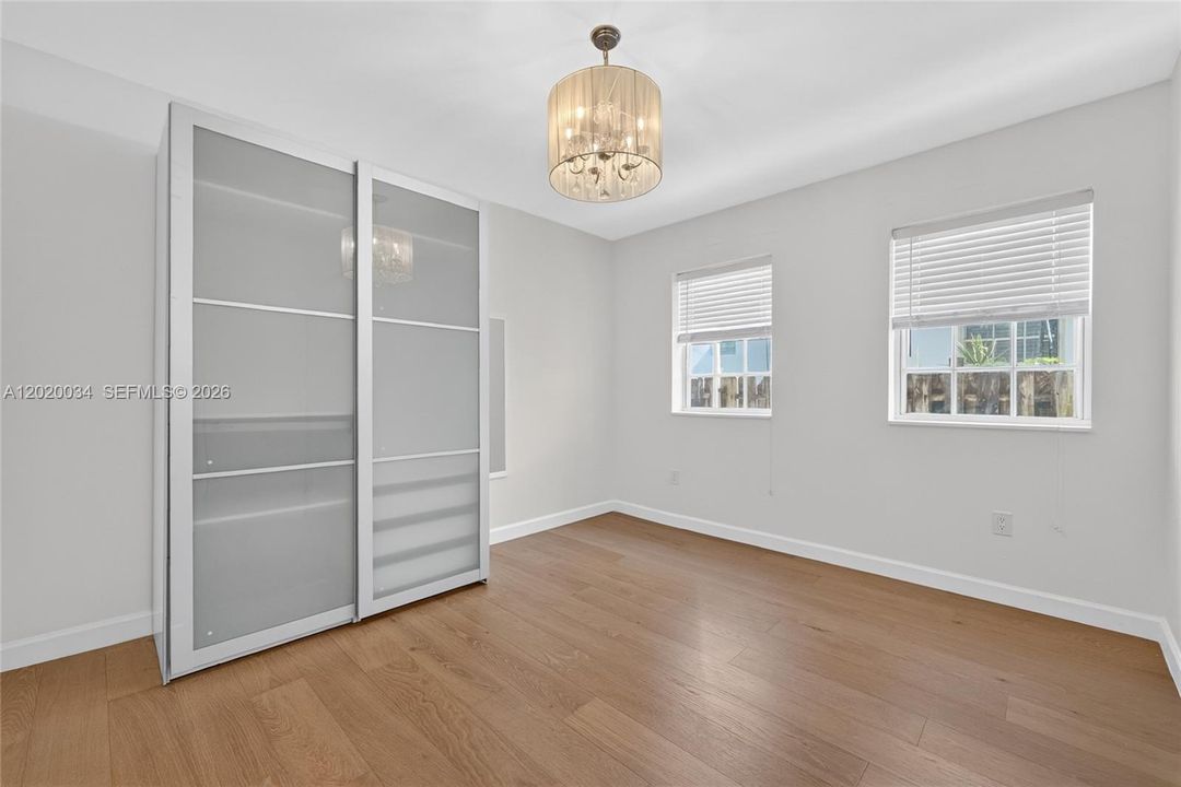 Active With Contract: $2,200 (1 beds, 1 baths, 520 Square Feet)